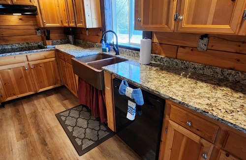 Marble Cabin | Tranquil Riverfront Retreat