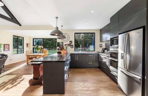 Arrow Junction House | Travellers Retreat Live The Dream