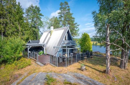 Moss House | Trekanthytte