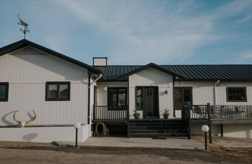 Alpine House | Triangle Ranch - Private West Texas Retreat