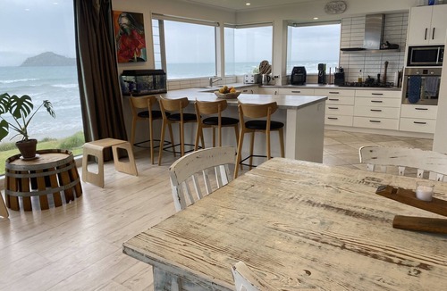 Waimarama House | Ultimate Beachfront - Family Friendly with games room and multiple decks
