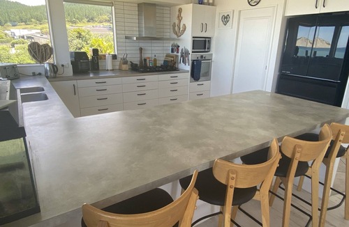 Waimarama House | Ultimate Beachfront - Family Friendly with games room and multiple decks