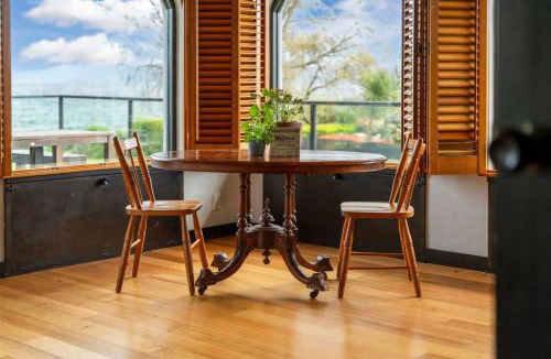 Waitahanui House | Ultimate Lakefront Getaway