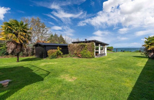 Waitahanui House | Ultimate Lakefront Getaway, Taupo