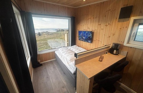 Haram House | Unik og moderne microhytte med utsikt mot havet 40 A Otterlei Resort