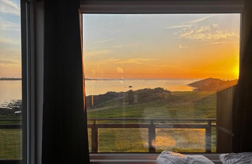 Haram House | Unik og moderne microhytte med utsikt mot havet 40 A Otterlei Resort