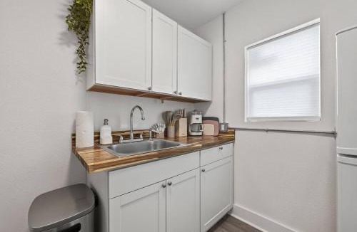 South Pensacola House | Unit 2 Comfortable Studio minutes to Beaches and NAS