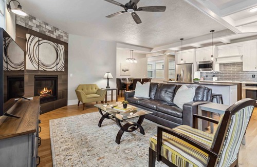 Eagle House | Upscale Parkside Retreat | High-End Kitchen | Office | 2 Bikes | Screened Porch | 2-Car Garage