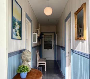 Stromstad Apartment | Vacker våning med havsutsikt i Strömstads centrum.