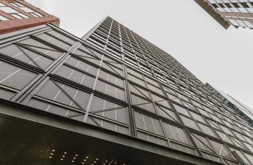 West Loop Apartment | W Loop Studio w Gym Pool Coworking nr UIC CHI-397