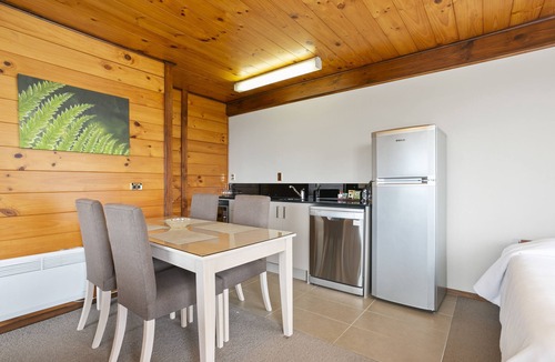 Waiatarua Hotel | Waitakere Resort & Spa
