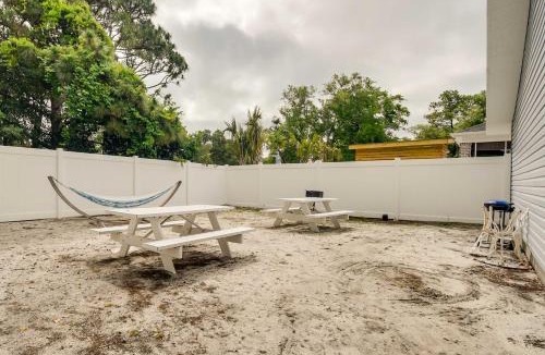 Atlantic Beach House | Walk to Atlantic Beach: Family Gem w/Fenced Yard