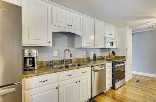 Hollands Landing House | Walk to Marina! Prosperity Home w/Screened Porch