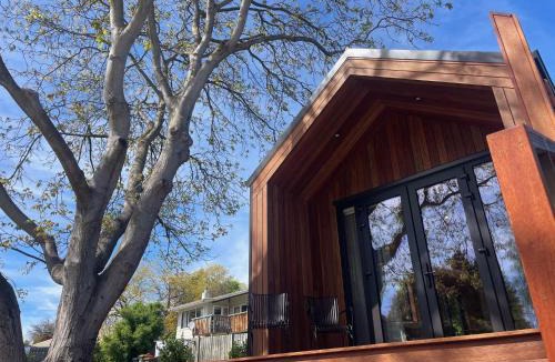 Wanaka Ski Chalet | Walnut on Russell