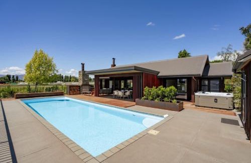 Wanaka House | Wanaka Mountain Oasis - Spa & Pool