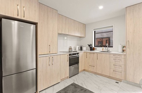 Henderson House | Warm and Inviting 2 Bedroom Home