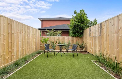 Henderson House | Warm and Inviting 2 Bedroom Home