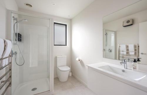 Lake Hawea House | Warm & Cosy With Pool Table At Lake Hawea