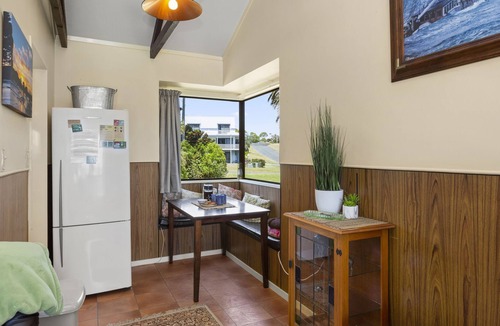Raglan House | WATERFRONT ESTUARY ESCAPE - RAGLAN HOLIDAY HOME in Raglan