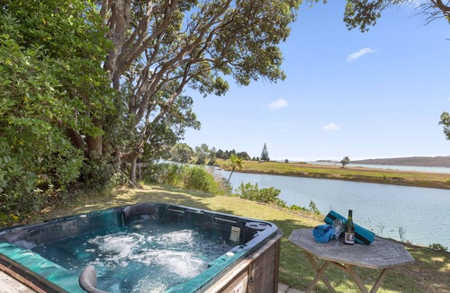 Raglan House | WATERFRONT ESTUARY ESCAPE - RAGLAN HOLIDAY HOME in Raglan