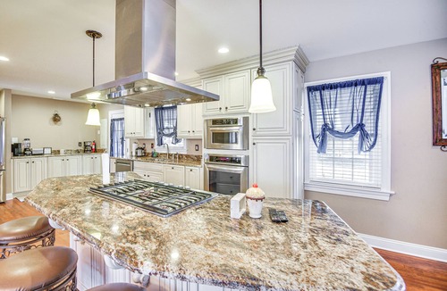 Hampton House | Waterfront Home w/Deck & Yard in Hampton!