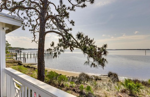 Ochlockonee Bay House | Waterfront Ochlockonee Bay Cottage w/Views!