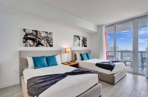 Hallandale Beach Apartment | Waterfront Studio in Resort Beach Pool Gym 2405