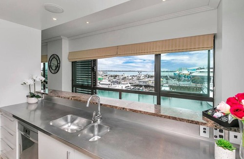 Auckland Central Business District Apartment | Waterfront Wonder + CP!