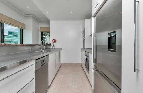 Auckland Central Business District Apartment | Waterfront Wonder + CP!