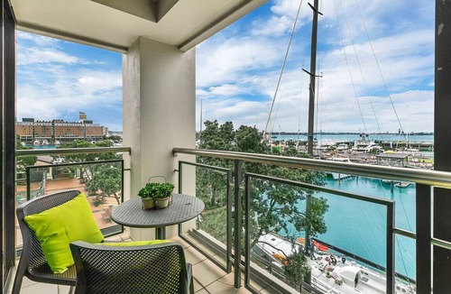 Auckland Central Business District Apartment | Waterfront Wonder + CP!