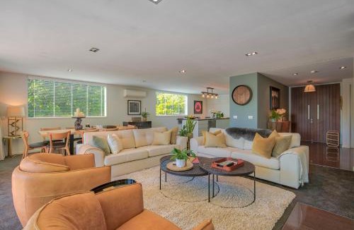 Wanaka House | Waters Edge by Sotheby's Luxury Rental Homes