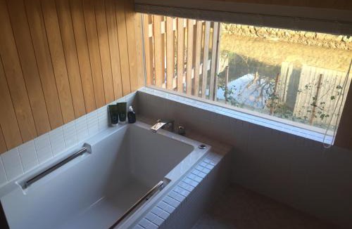 Kumihamacho Hotel | Waterside Cottage Heron