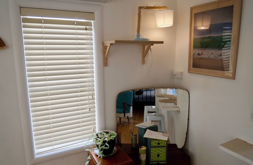 Raglan Cottage | Wave and point break cottage