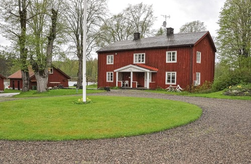 Saxan Apartment | Welcome to this inviting vacation apartment on the lake!