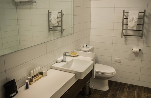 Wanaka Hotel | West Meadows Motel