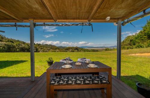 Te Rerenga House | Whangapoua Glamping Hideaway - Whangapoua Bach