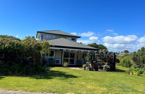 Athenree Bed & Breakfast | Willowbark Ranch B&B