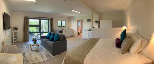 Foxton Beach House | Willows on Wylie