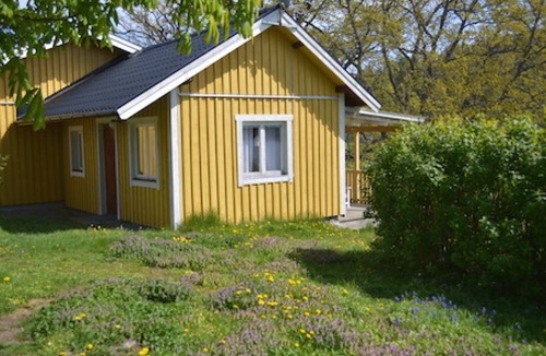 Vikbolandet House | Wing-shaped building with a beautiful view of the water