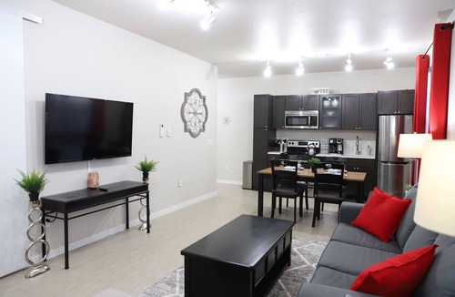 Powderhorn Apartment | Work From Here#Office and Weights Area#Fast WiFi#King Bed#Roku TVs#Keurig+Coffee