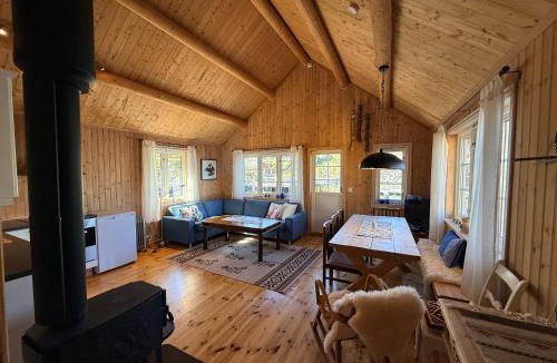 Sørvagen House | Yellow Waterfront Haven, Sørvågen