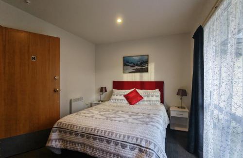 Albert Town Hostel | Zula Lodge