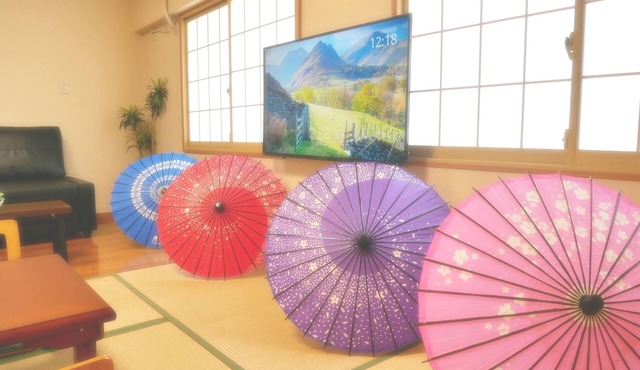 1 minute walk from the station in a good location! Accommodates 20 people! Rooftop BBQ available! 5 bedrooms, spacious 140 sq.m! By train: 5 minutes to Univa, 10 minutes to Namba, and 5 minutes to Umeda!