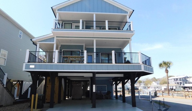 1009 Stunning 4Bed 4.5 Bath | Lake & Ocean Views