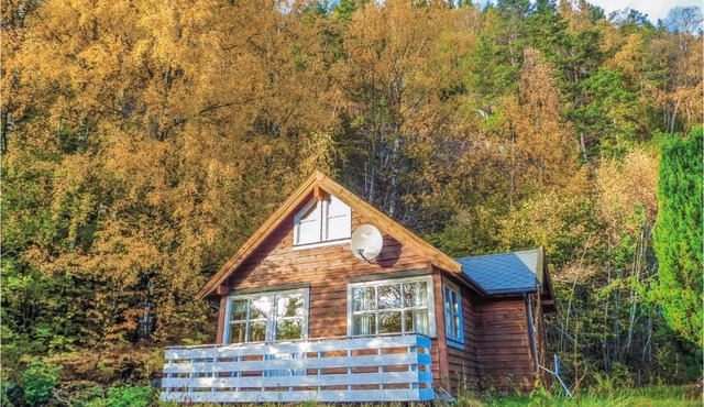 2 Bedroom Beach Front Home In Vallavik