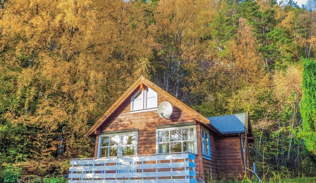 2 bedroom beach front home in Vallavik