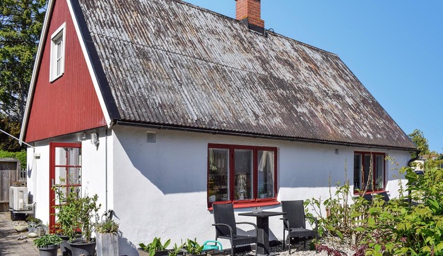 2 bedroom lovely home in Simrishamn