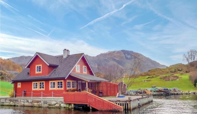 3 Bedroom Stunning Home In Åkra