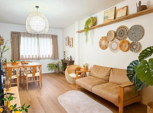 3 min walk from Kujo Station 4 rooms for 8 people Free parking Balcony Laundry and drying Direct access to USJ Namba Kyocera Dome