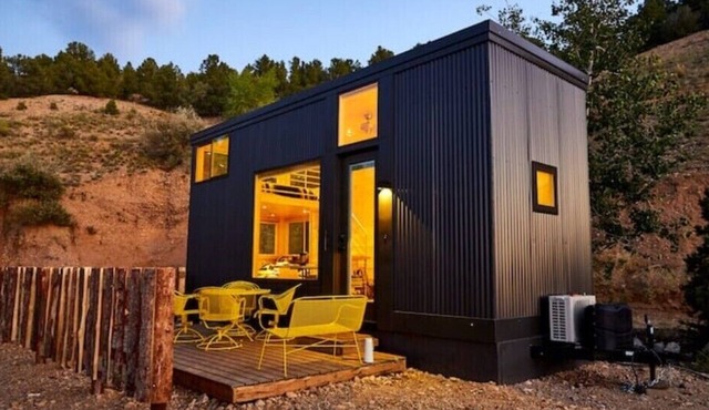 3 Tiny Homes w/ Beautiful Mountain View, Hot Tub, & Hot Springs Nearby.